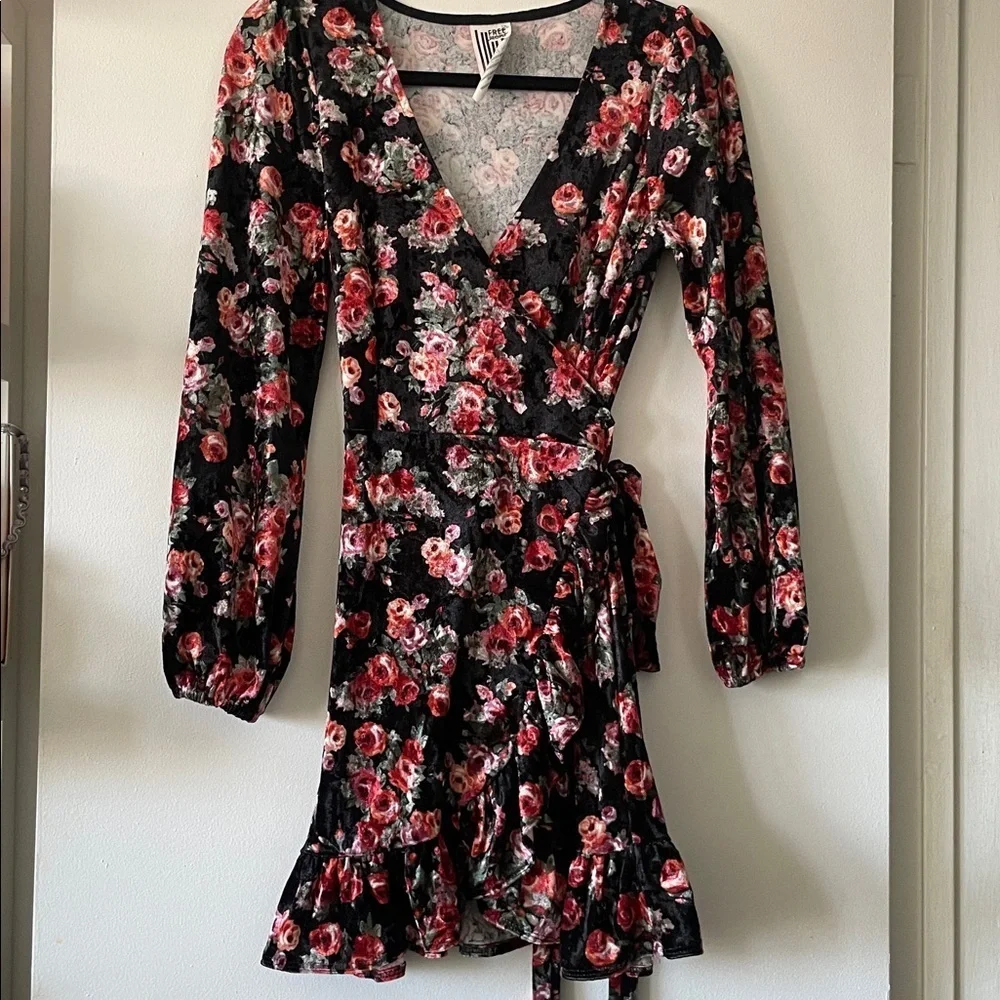 Free People|Romantic Black Rose Print Crushed Velvet Wrap Dress|Small|EUC